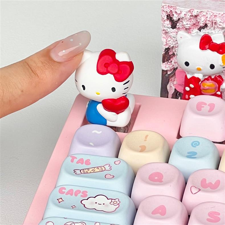 Hello Kitty Heart Keycap
