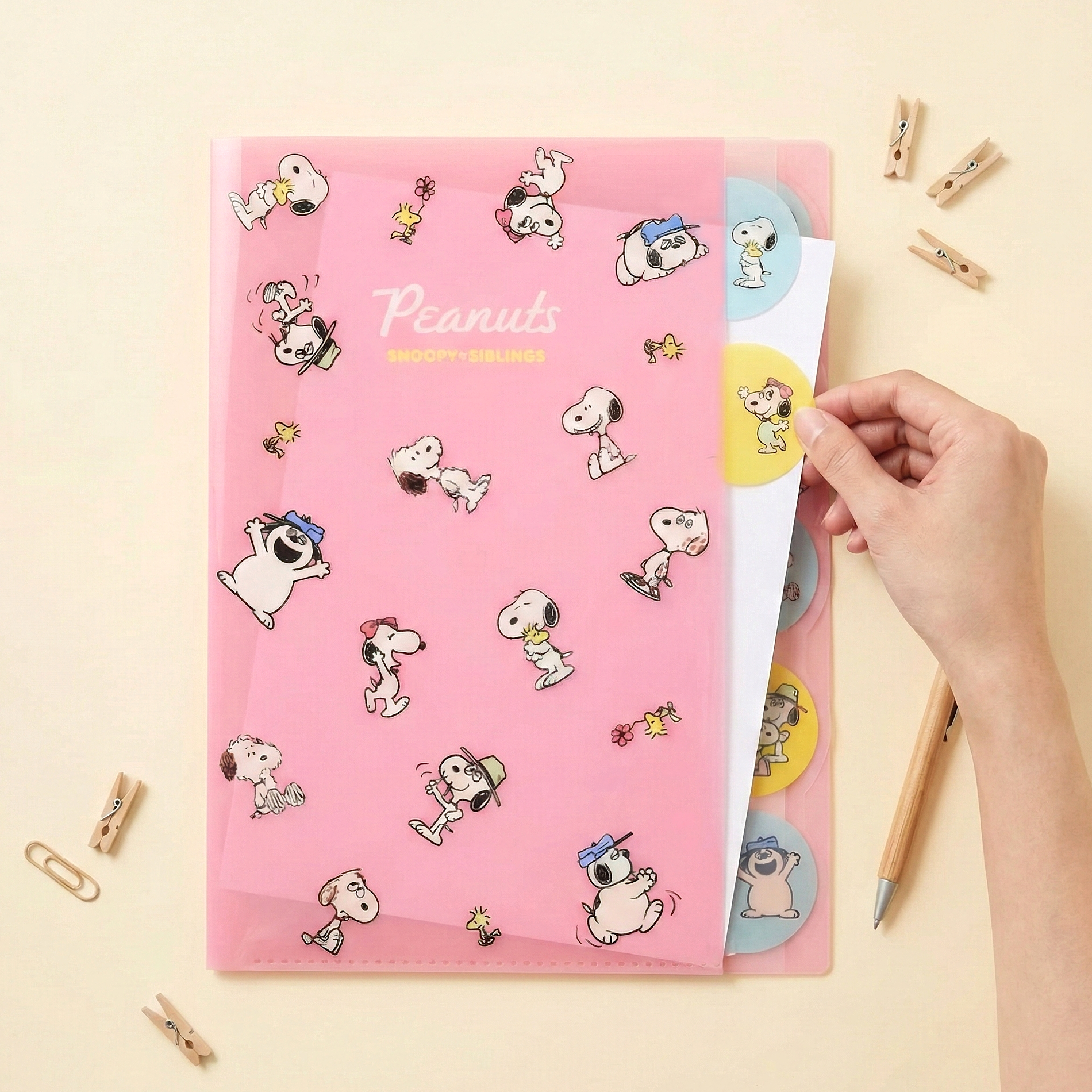 Peanuts Snoopy A4 Folder With Dividers - Playful Siblings