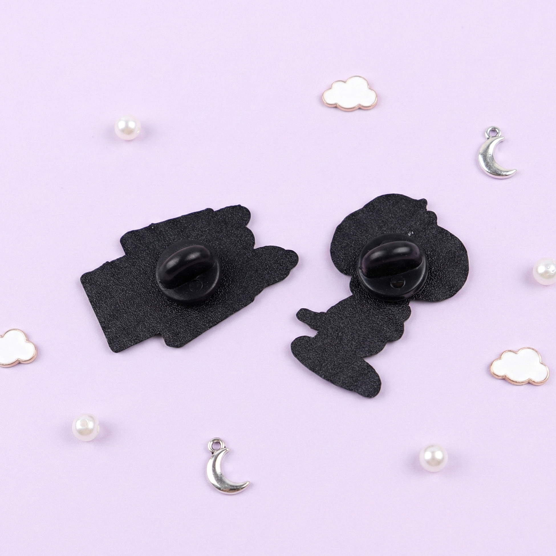 Peanuts Snoopy Enamel Pin - Happy Days